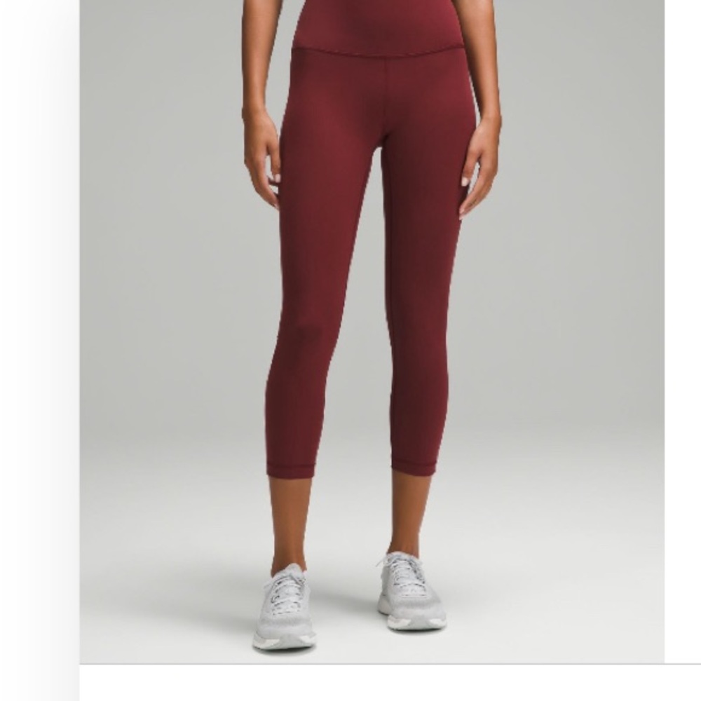 LIKE NEW! LULULEMON 🍋Wunder Train High Rise Crop! 23"